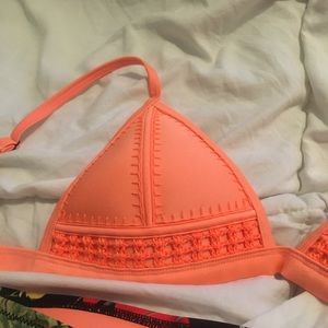 ❣️NWOT Triangl Bikini Top Sz L